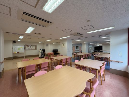明るい食堂  