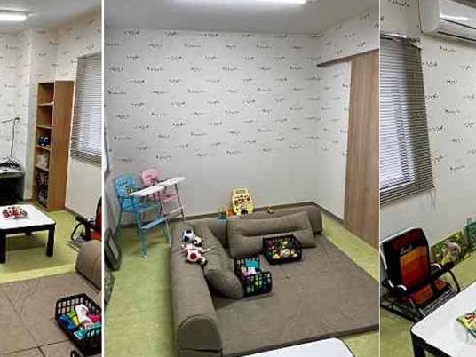 遊び場のある多目的室  