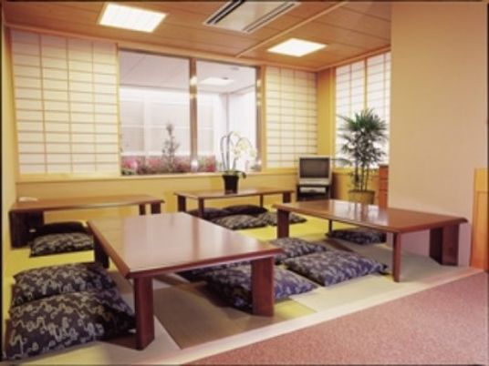 広々とした明るい和室