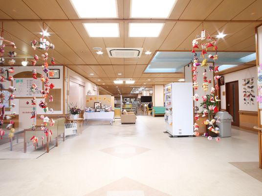 飾り付けされた廊下の様子