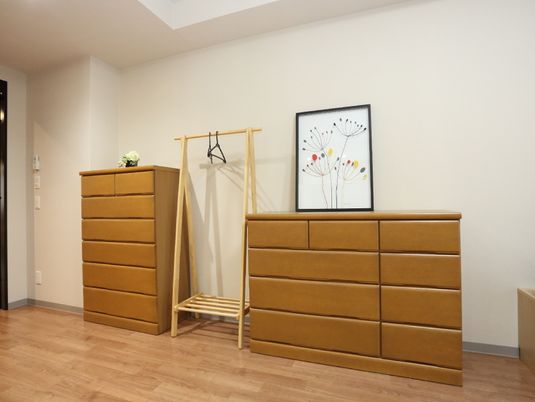 廊下のモダンなインテリア