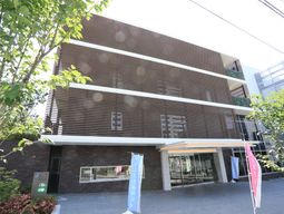 モダンな建物の外観
