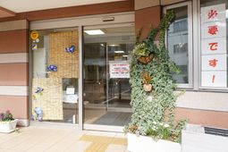 エントランスの明るい様子