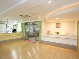 明るいロビーの一角