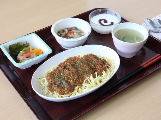 栄養バランスの取れた食事セット