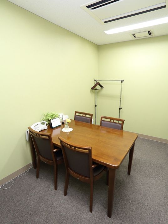 シンプルな会議室