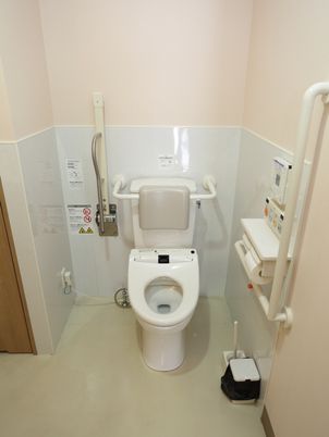 バリアフリー設計のトイレ