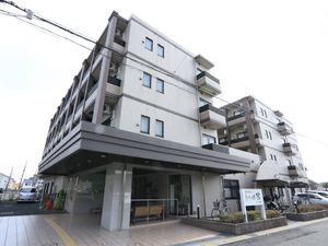 多階層建物のエントランス
