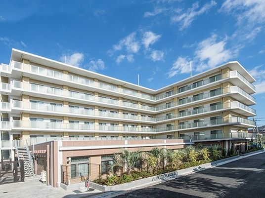 モダンな建物外観