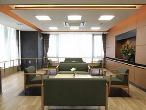 落ち着いた色合いのリビング