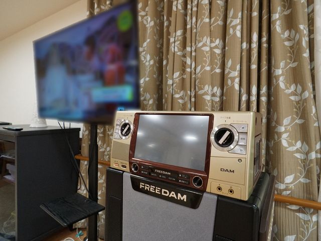 カラオケ設備のある休憩室 カラオケ 様々な娯楽を楽しめる空間が整っており、リラックスタイムを充実させます。