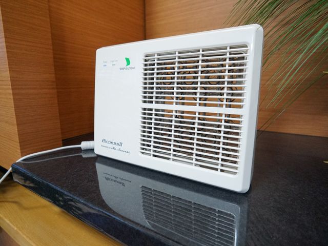 空気清浄機が置かれた場 空気管理 清潔な空気環境を保つための空気清浄機が設置されています。
