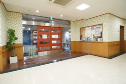 明るいエントランスの様子