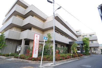 建物外観と看板