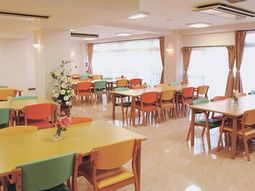 カラフルなダイニングテーブル