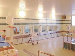 清潔感のある設備充実の浴室