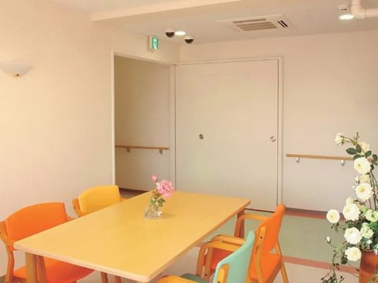明るい食堂の一角  