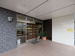 清潔なエントランスの一角