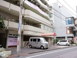 建物外観と通り