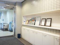 エントランスの清潔な空間