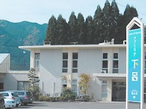 施設外観と看板  
