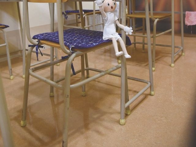 椅子が並ぶ多目的室  
