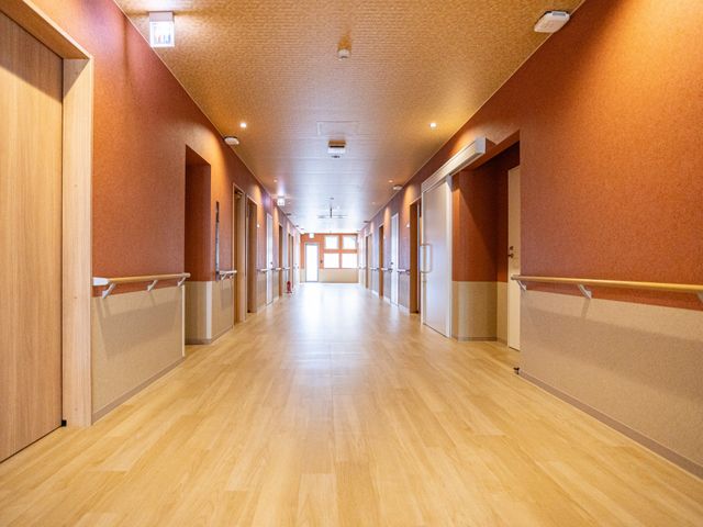 清潔で広い廊下