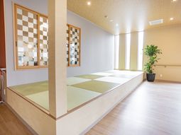 光が差し込む和室