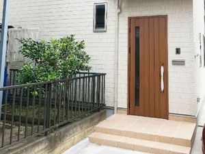 木目調の玄関  