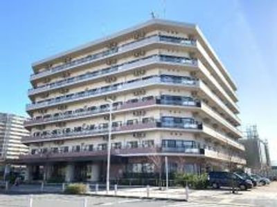 広い建物の外観