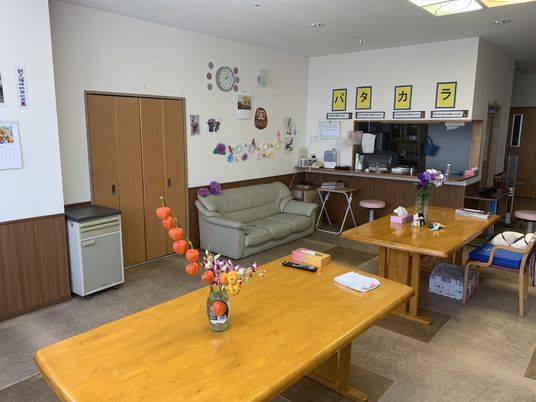 温かな雰囲気の室内