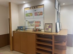 掲示物のあるロビー
