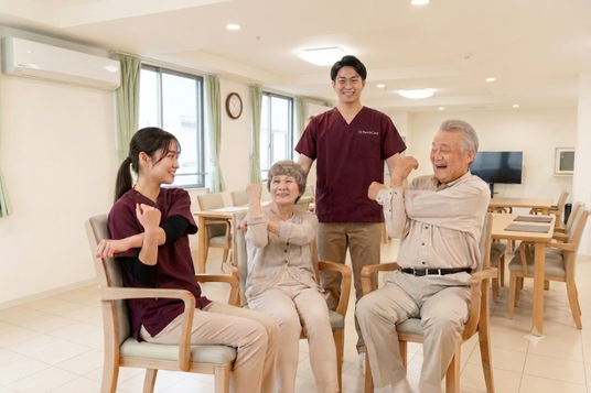 笑顔で体操する人々の部屋