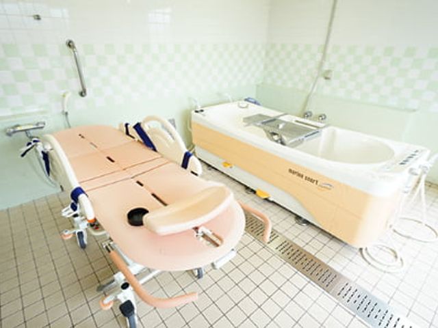 設備が整った浴室 浴室 便利な設備が備わった浴室です。快適な介護を支える設計になっています。