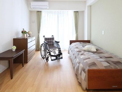 バリアフリーの明るい居室