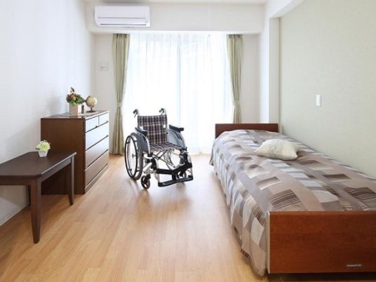 バリアフリーの明るい居室