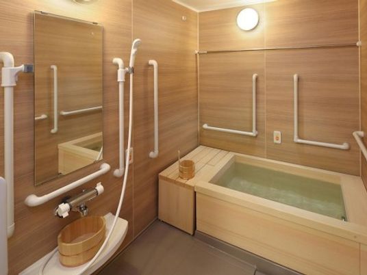 バリアフリー設計の浴室