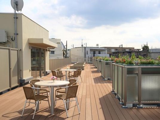 屋上のリラックススペース