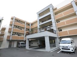 明るい建物外観