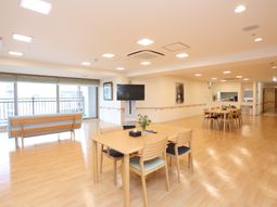 広々とした明るい共有スペース