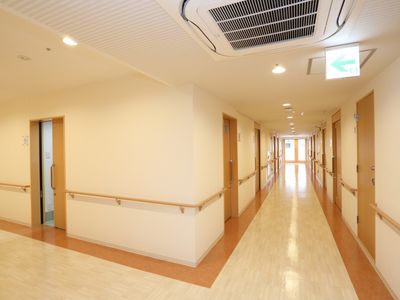 清潔な病院の廊下