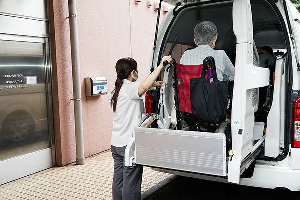 車椅子利用者の送迎の様子