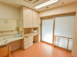 明るい居室の一角