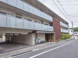 現代的な建物のエントランス
