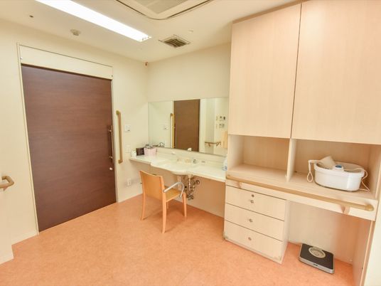 洗面台付きの明るい居室
