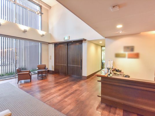 閑静なエントランスホール