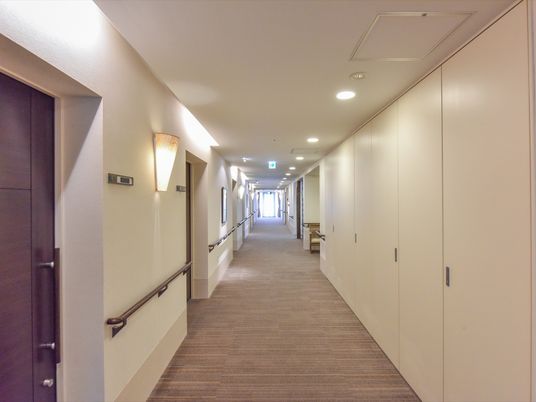 清潔感のある広々廊下