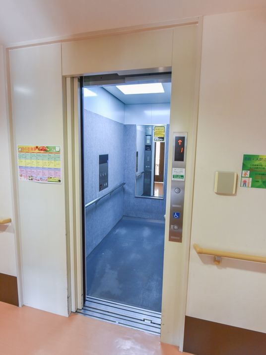 バリアフリーエレベーター 