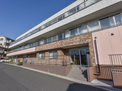 広々とした明るい外観