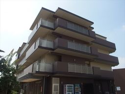 モダンな建物の外観